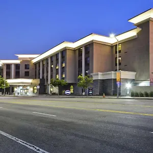Hampton & Angeles Airport Hotel
